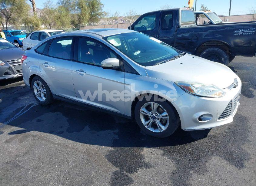 2014 Ford Focus SE (VIN 1FADP3F24EL312566) main photo