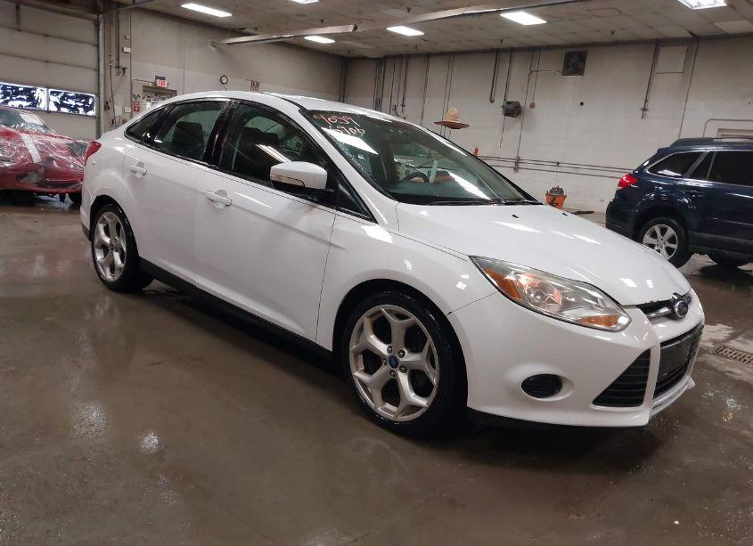 2014 Ford Focus SE (VIN 1FADP3F24EL318528) main photo