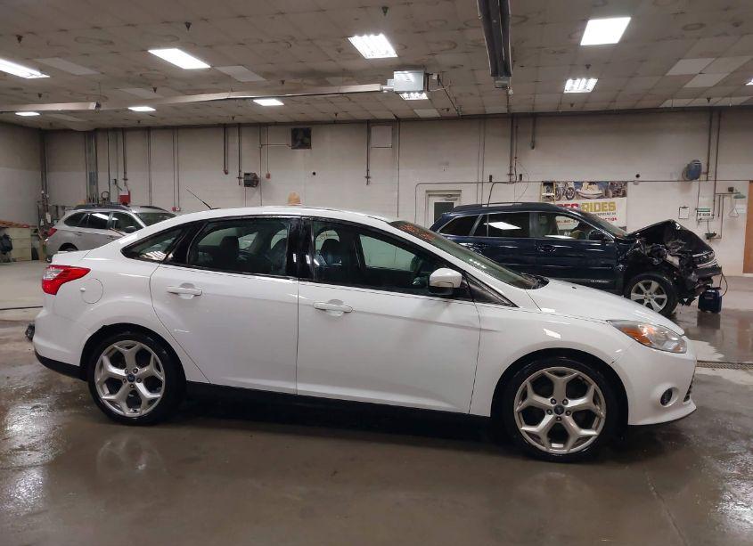 Photo 14 of 2014 Ford Focus SE (VIN 1FADP3F24EL318528)