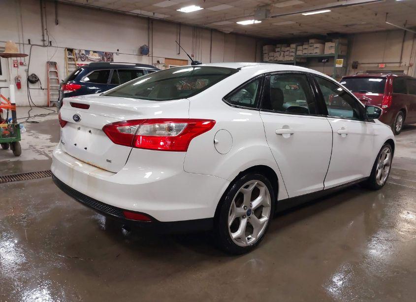 Photo 4 of 2014 Ford Focus SE (VIN 1FADP3F24EL318528)