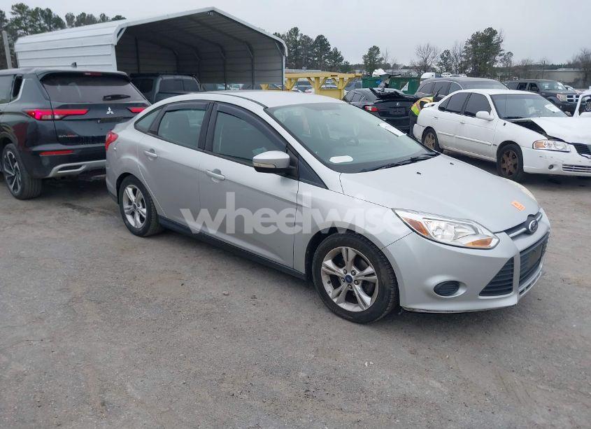 2014 Ford Focus SE (VIN 1FADP3F24EL323373) main photo