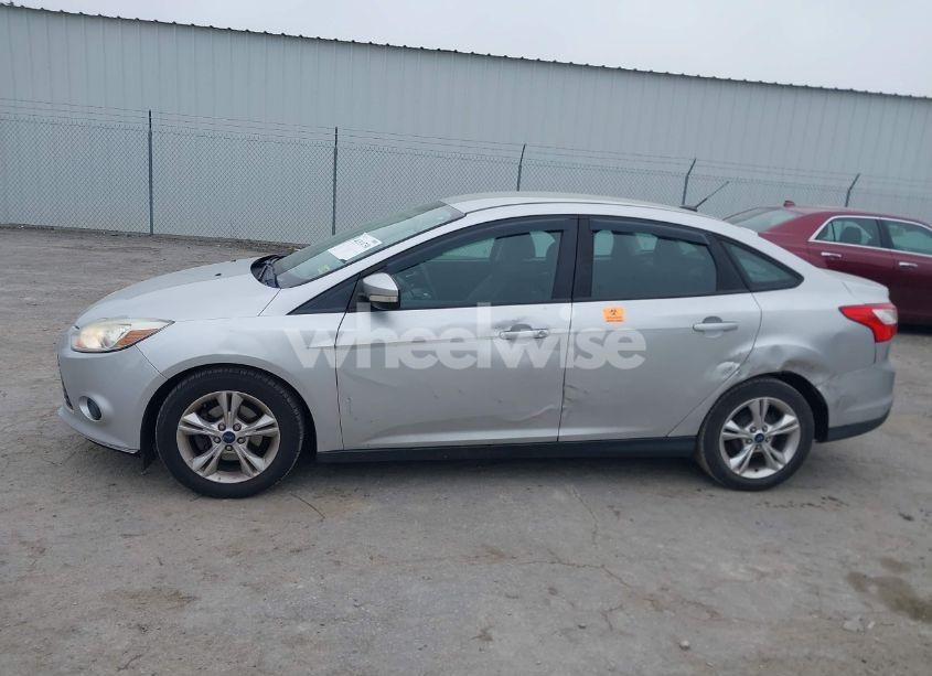 Photo 14 of 2014 Ford Focus SE (VIN 1FADP3F24EL323373)