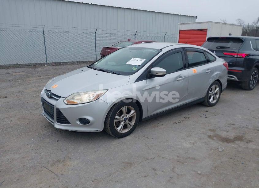 Photo 2 of 2014 Ford Focus SE (VIN 1FADP3F24EL323373)