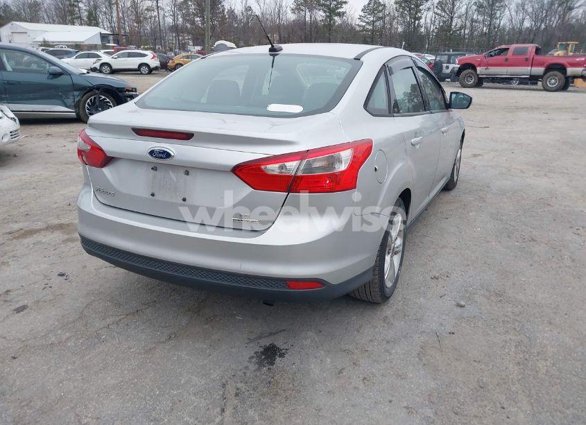 Photo 4 of 2014 Ford Focus SE (VIN 1FADP3F24EL323373)