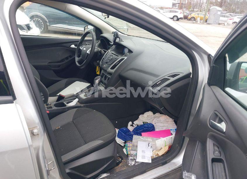 Photo 5 of 2014 Ford Focus SE (VIN 1FADP3F24EL323373)