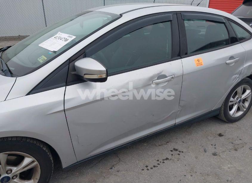 Photo 6 of 2014 Ford Focus SE (VIN 1FADP3F24EL323373)