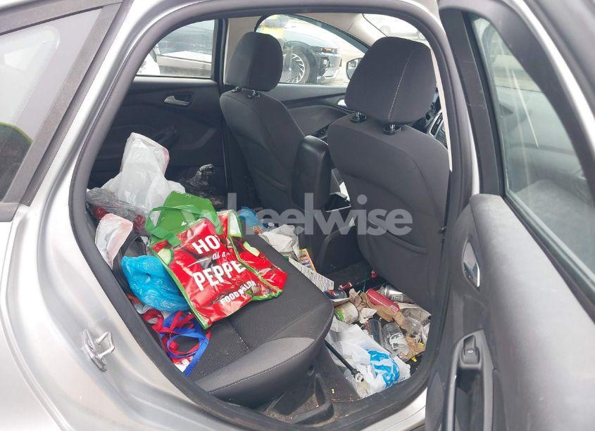 Photo 8 of 2014 Ford Focus SE (VIN 1FADP3F24EL323373)