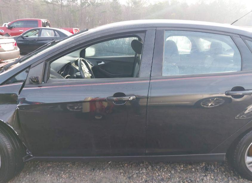 Photo 14 of 2014 Ford Focus SE (VIN 1FADP3F24EL329500)