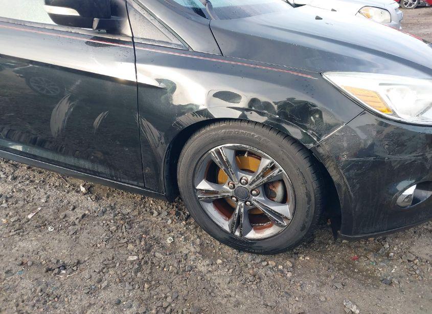 Photo 17 of 2014 Ford Focus SE (VIN 1FADP3F24EL329500)