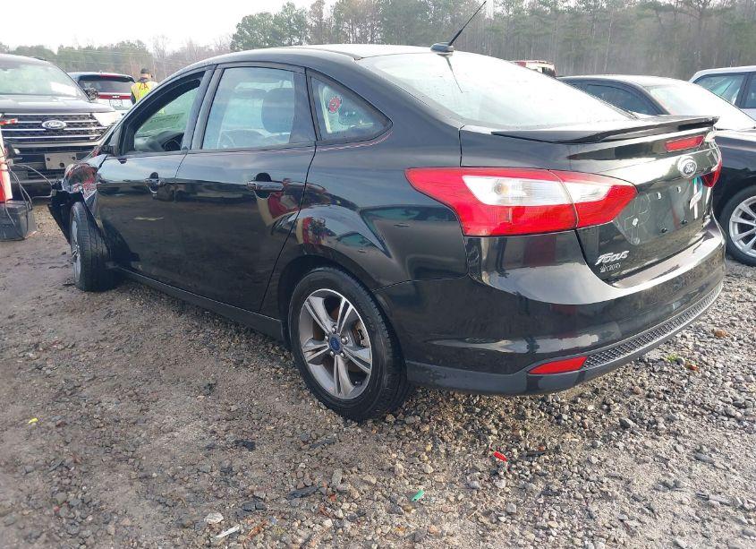 Photo 3 of 2014 Ford Focus SE (VIN 1FADP3F24EL329500)
