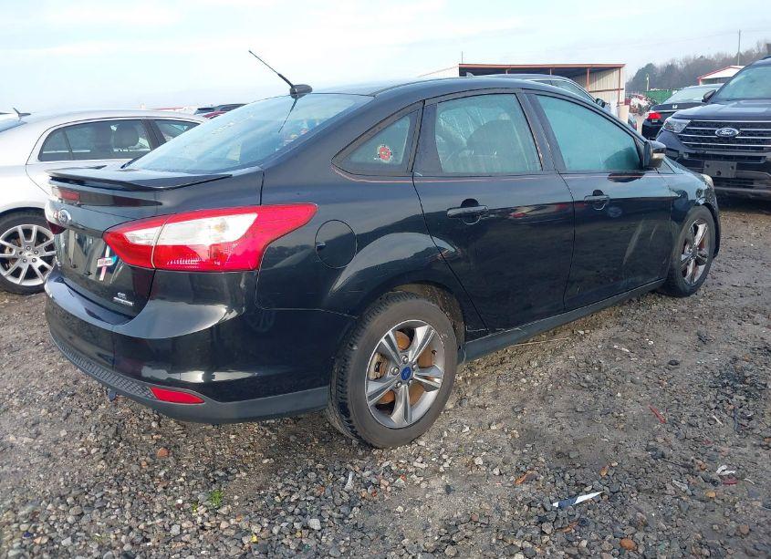 Photo 4 of 2014 Ford Focus SE (VIN 1FADP3F24EL329500)