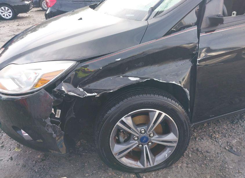 Photo 6 of 2014 Ford Focus SE (VIN 1FADP3F24EL329500)