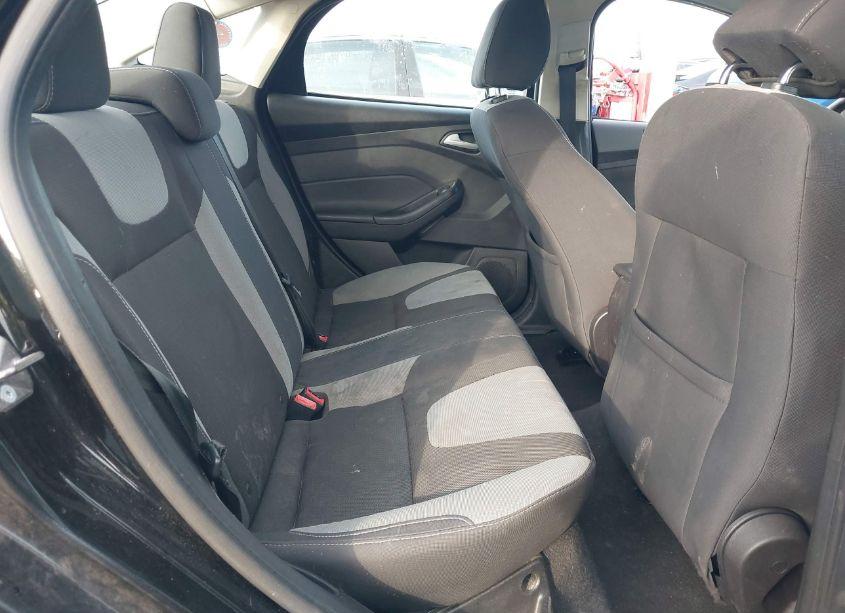 Photo 8 of 2014 Ford Focus SE (VIN 1FADP3F24EL329500)