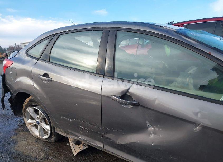 Photo 12 of 2014 Ford Focus SE (VIN 1FADP3F24EL359760)