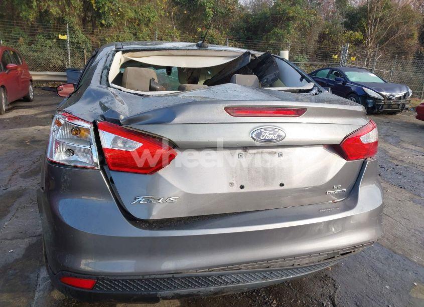 Photo 15 of 2014 Ford Focus SE (VIN 1FADP3F24EL359760)
