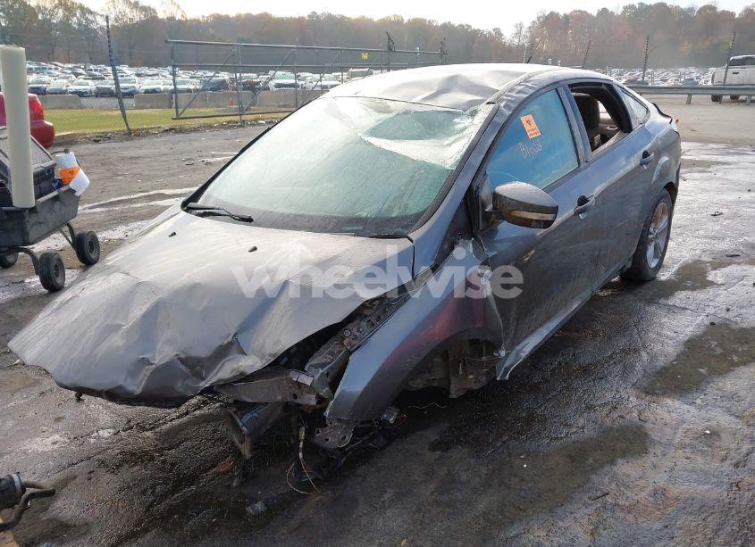 Photo 2 of 2014 Ford Focus SE (VIN 1FADP3F24EL359760)