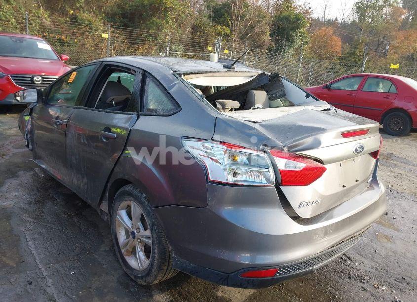 Photo 3 of 2014 Ford Focus SE (VIN 1FADP3F24EL359760)