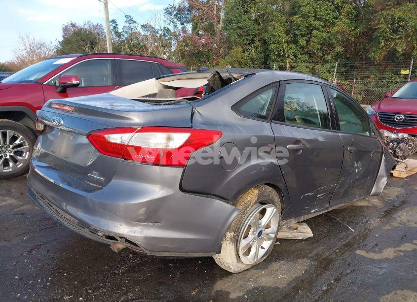 Photo 4 of 2014 Ford Focus SE (VIN 1FADP3F24EL359760)