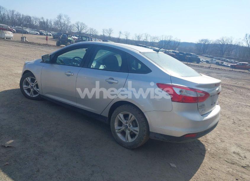 Photo 3 of 2014 Ford Focus SE (VIN 1FADP3F24EL361007)
