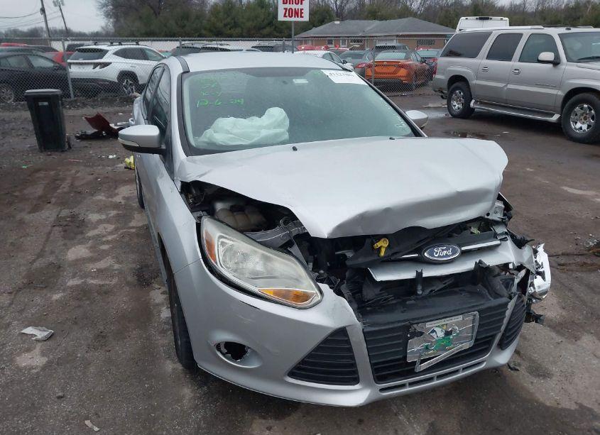 2014 Ford Focus SE (VIN 1FADP3F24EL364490) main photo