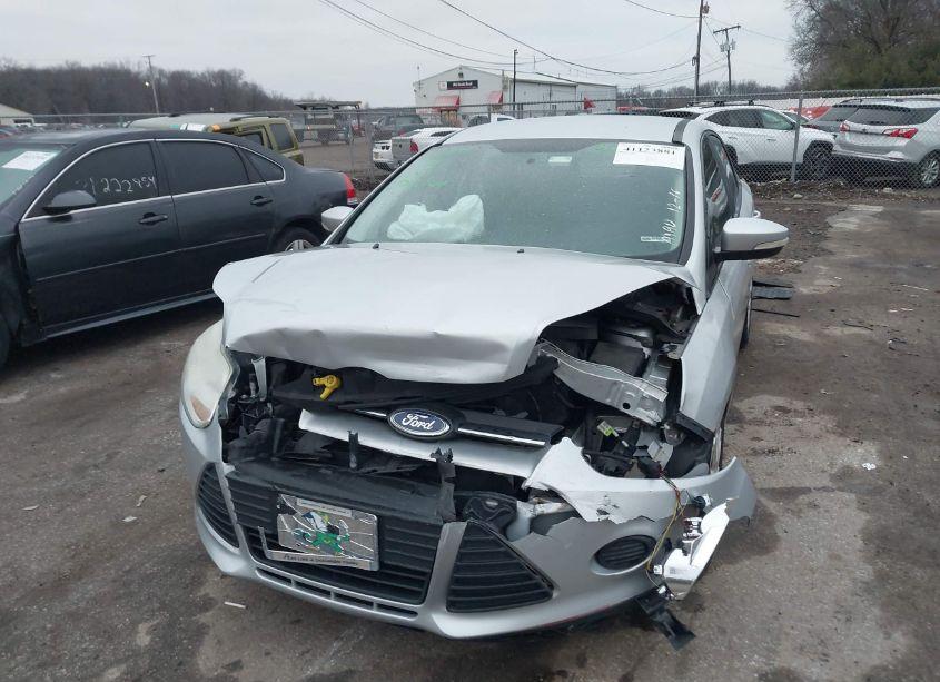 Photo 2 of 2014 Ford Focus SE (VIN 1FADP3F24EL364490)