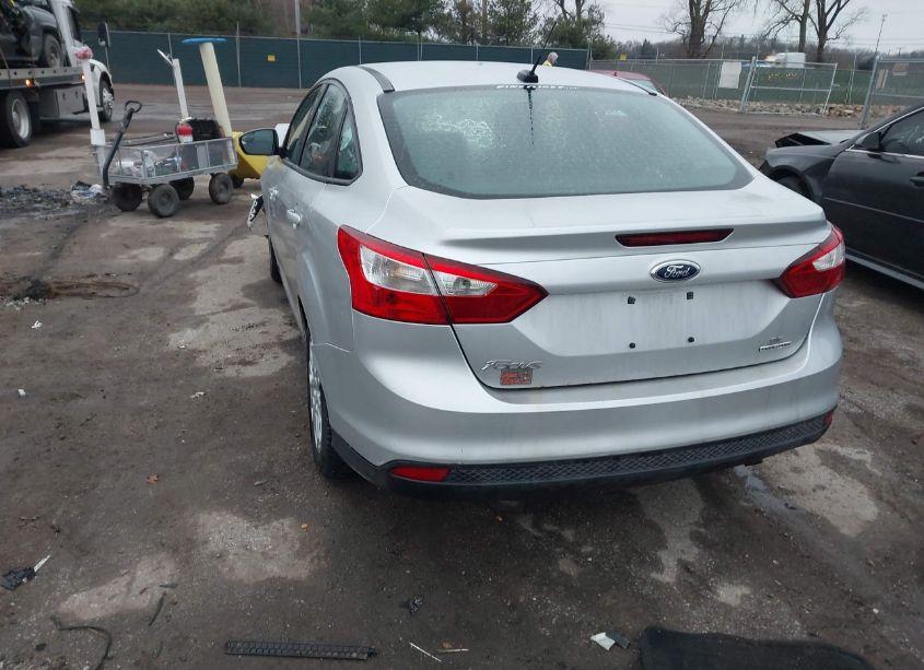 Photo 3 of 2014 Ford Focus SE (VIN 1FADP3F24EL364490)