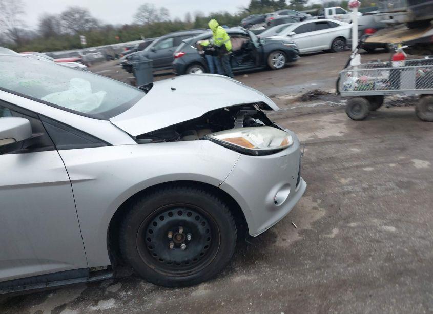 Photo 6 of 2014 Ford Focus SE (VIN 1FADP3F24EL364490)