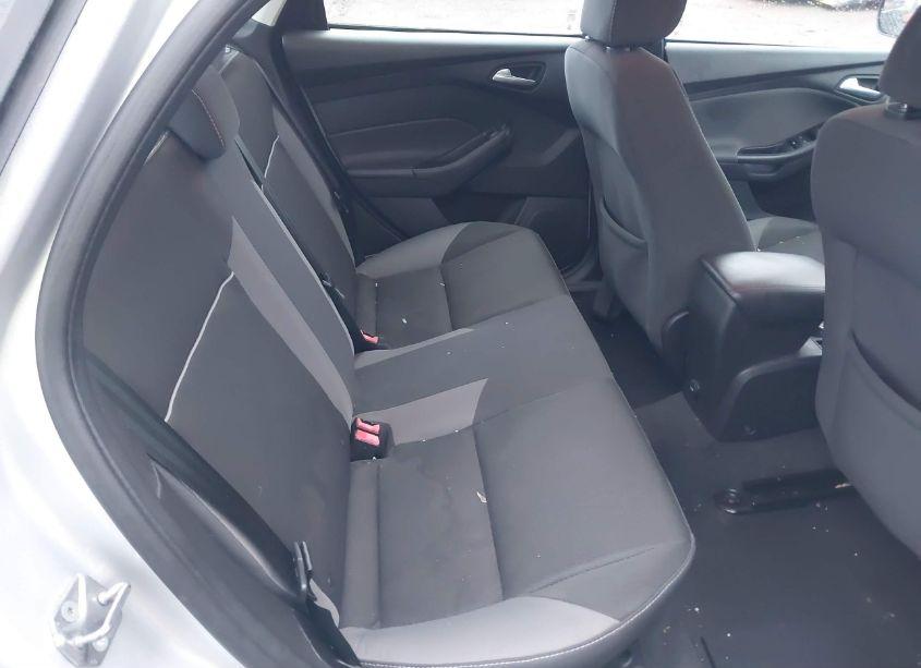 Photo 8 of 2014 Ford Focus SE (VIN 1FADP3F24EL364490)