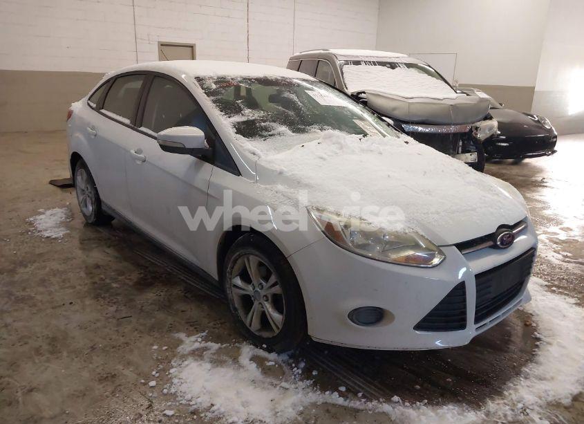2014 Ford Focus SE (VIN 1FADP3F24EL366725) main photo