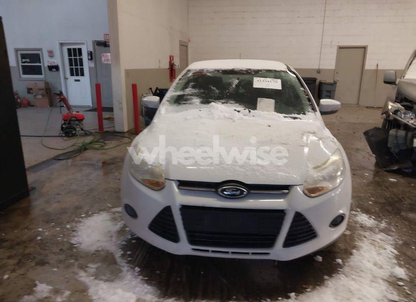 Photo 12 of 2014 Ford Focus SE (VIN 1FADP3F24EL366725)