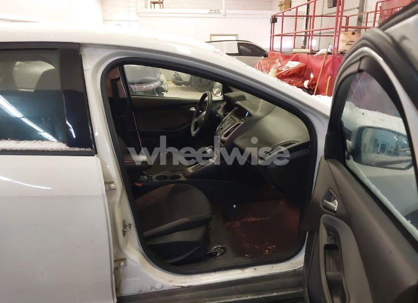 Photo 5 of 2014 Ford Focus SE (VIN 1FADP3F24EL366725)