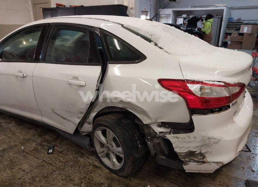 Photo 6 of 2014 Ford Focus SE (VIN 1FADP3F24EL366725)