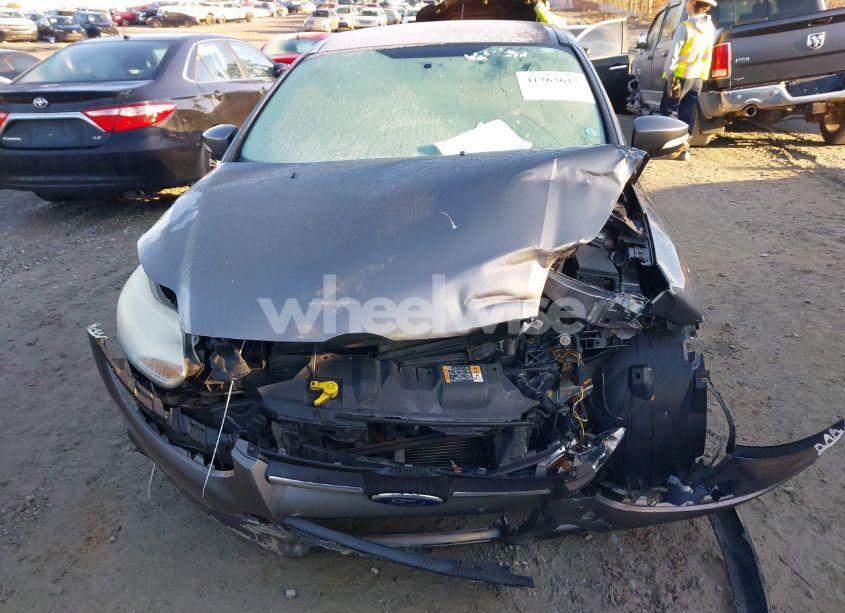 Photo 11 of 2014 Ford Focus SE (VIN 1FADP3F24EL370113)