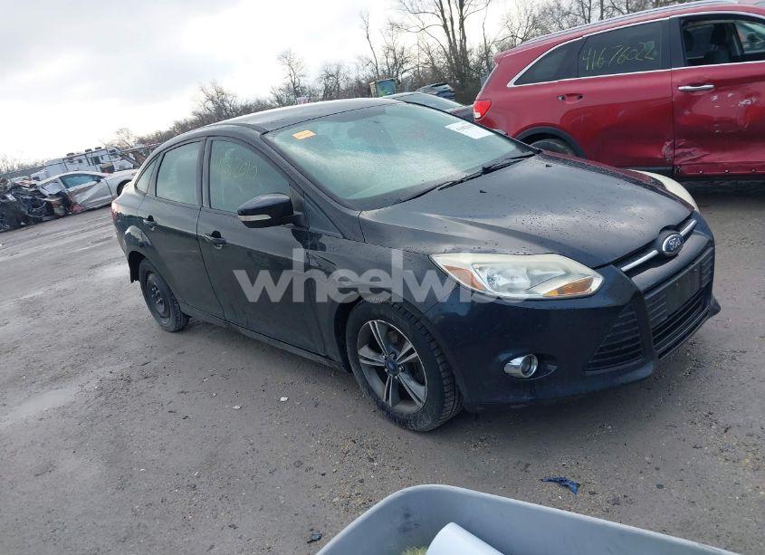 2014 Ford Focus SE (VIN 1FADP3F24EL370628) main photo