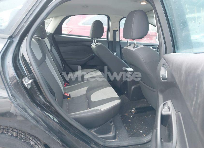 Photo 8 of 2014 Ford Focus SE (VIN 1FADP3F24EL370628)