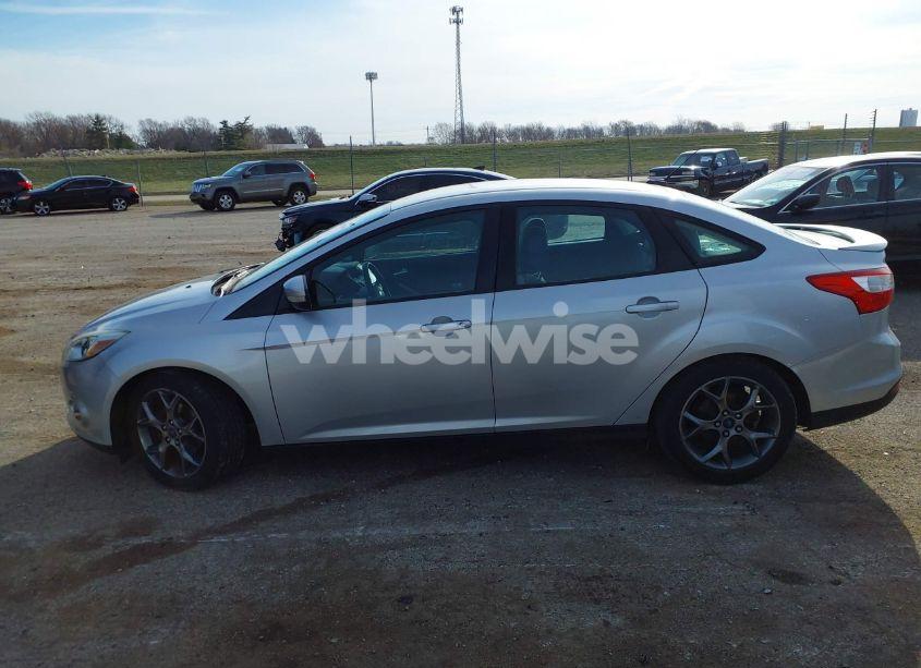 Photo 12 of 2014 Ford Focus SE (VIN 1FADP3F24EL371357)
