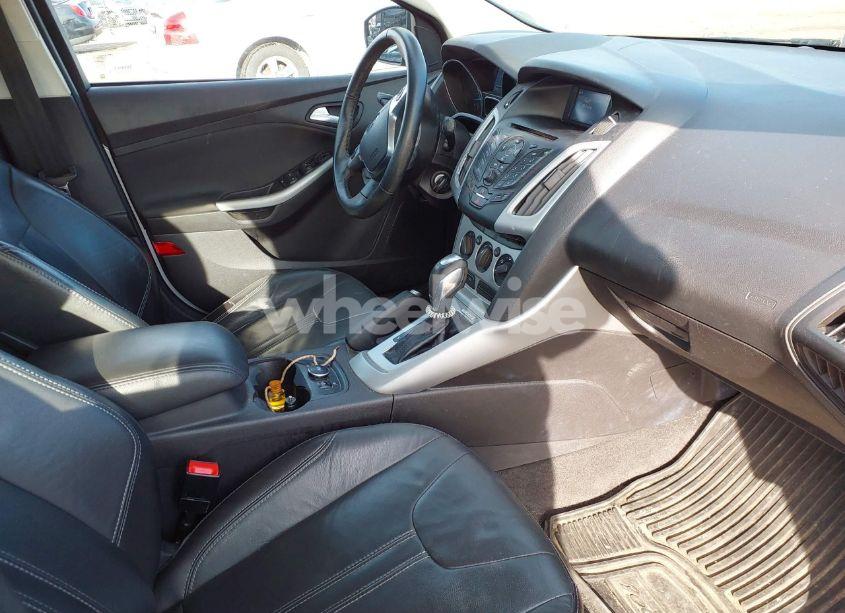 Photo 5 of 2014 Ford Focus SE (VIN 1FADP3F24EL371357)