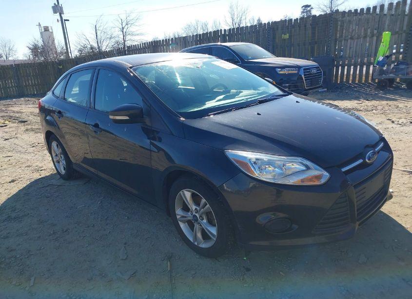 2014 Ford Focus SE (VIN 1FADP3F24EL388997) main photo