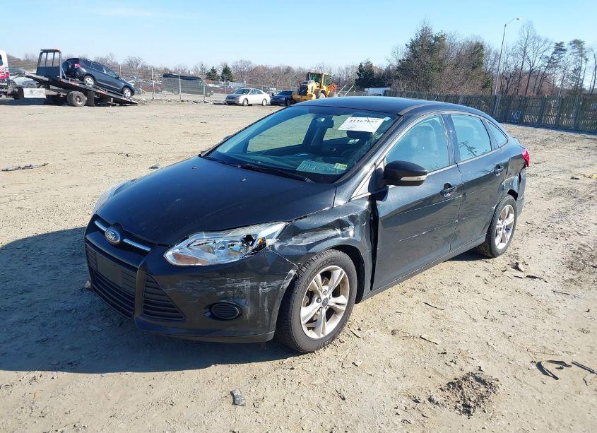 Photo 2 of 2014 Ford Focus SE (VIN 1FADP3F24EL388997)