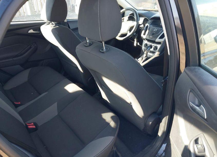 Photo 8 of 2014 Ford Focus SE (VIN 1FADP3F24EL388997)