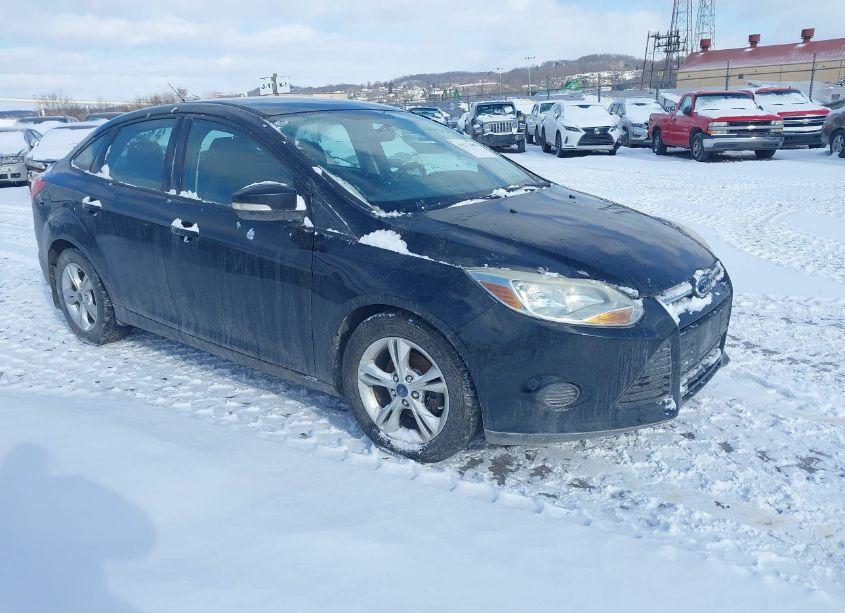 2014 Ford Focus SE (VIN 1FADP3F24EL397554) main photo