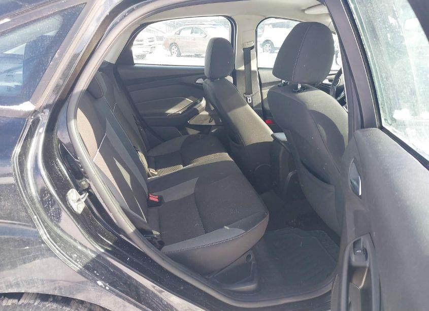Photo 8 of 2014 Ford Focus SE (VIN 1FADP3F24EL397554)