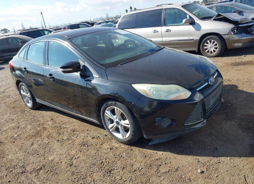 2014 Ford Focus SE (VIN 1FADP3F24EL407578) main photo