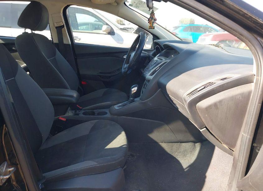 Photo 5 of 2014 Ford Focus SE (VIN 1FADP3F24EL407578)
