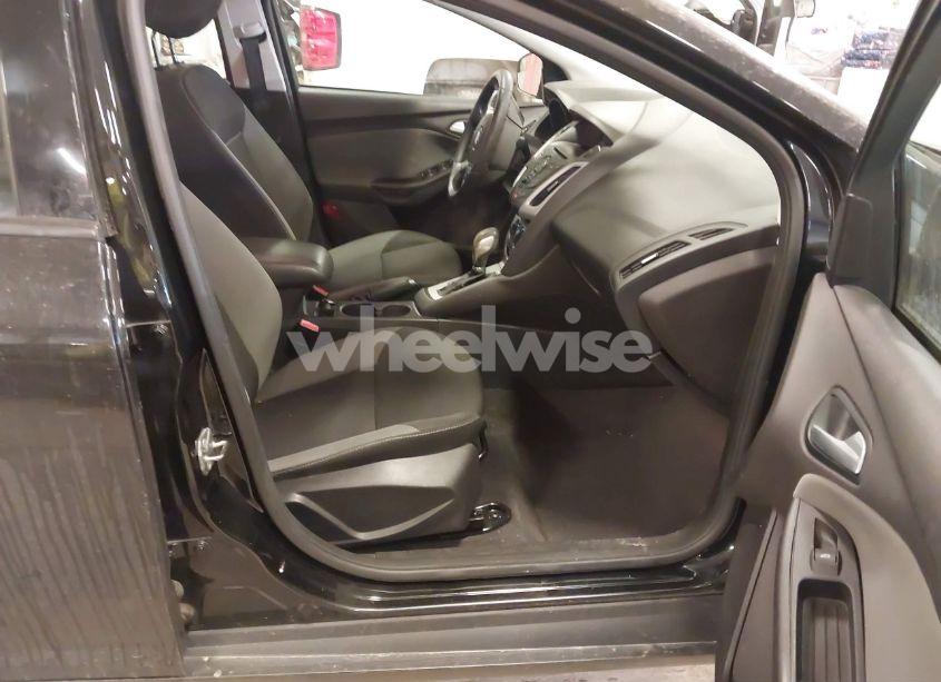 Photo 5 of 2014 Ford Focus SE (VIN 1FADP3F24EL412540)