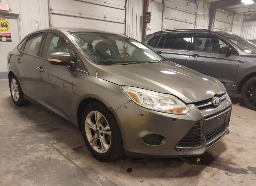 2014 Ford Focus SE (VIN 1FADP3F24EL417883) main photo