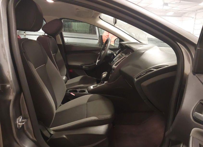 Photo 5 of 2014 Ford Focus SE (VIN 1FADP3F24EL417883)