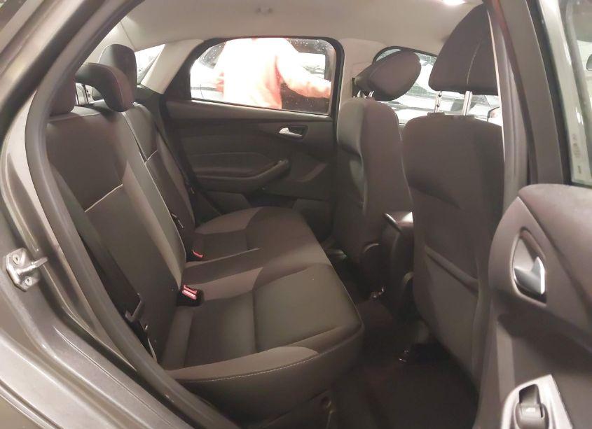 Photo 8 of 2014 Ford Focus SE (VIN 1FADP3F24EL417883)