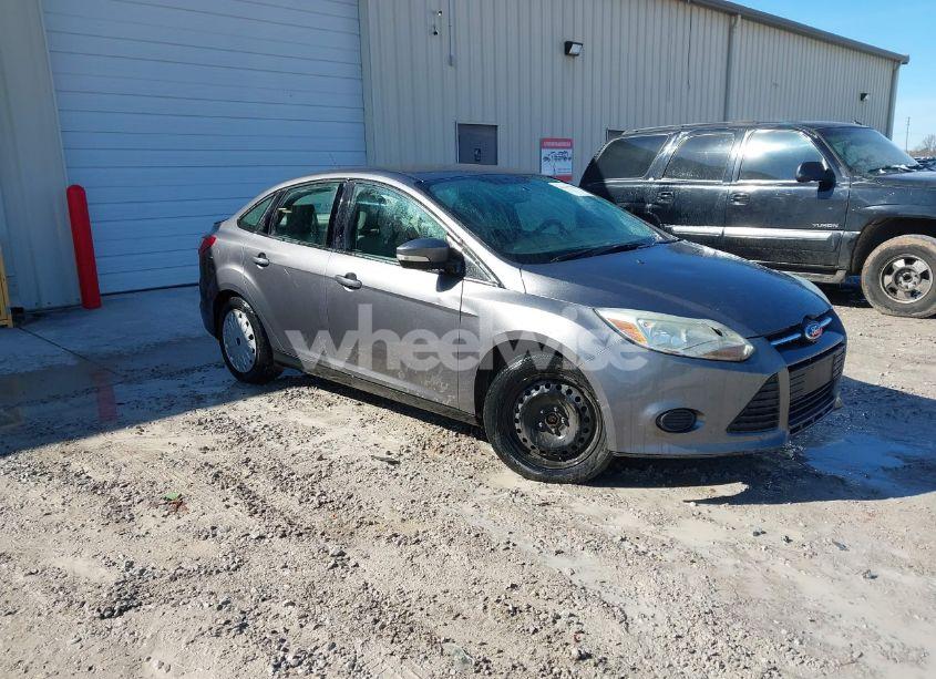 2014 Ford Focus SE (VIN 1FADP3F24EL422310) main photo