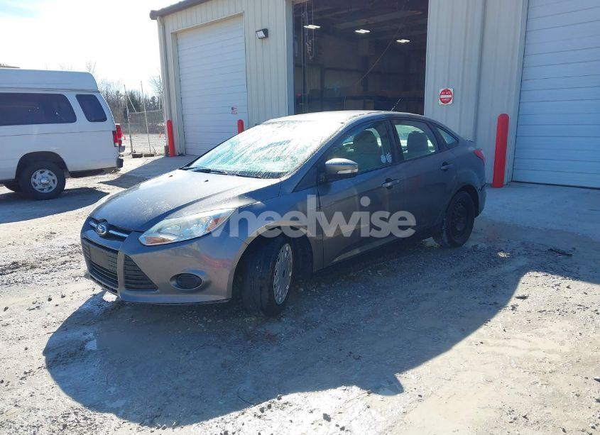 Photo 2 of 2014 Ford Focus SE (VIN 1FADP3F24EL422310)